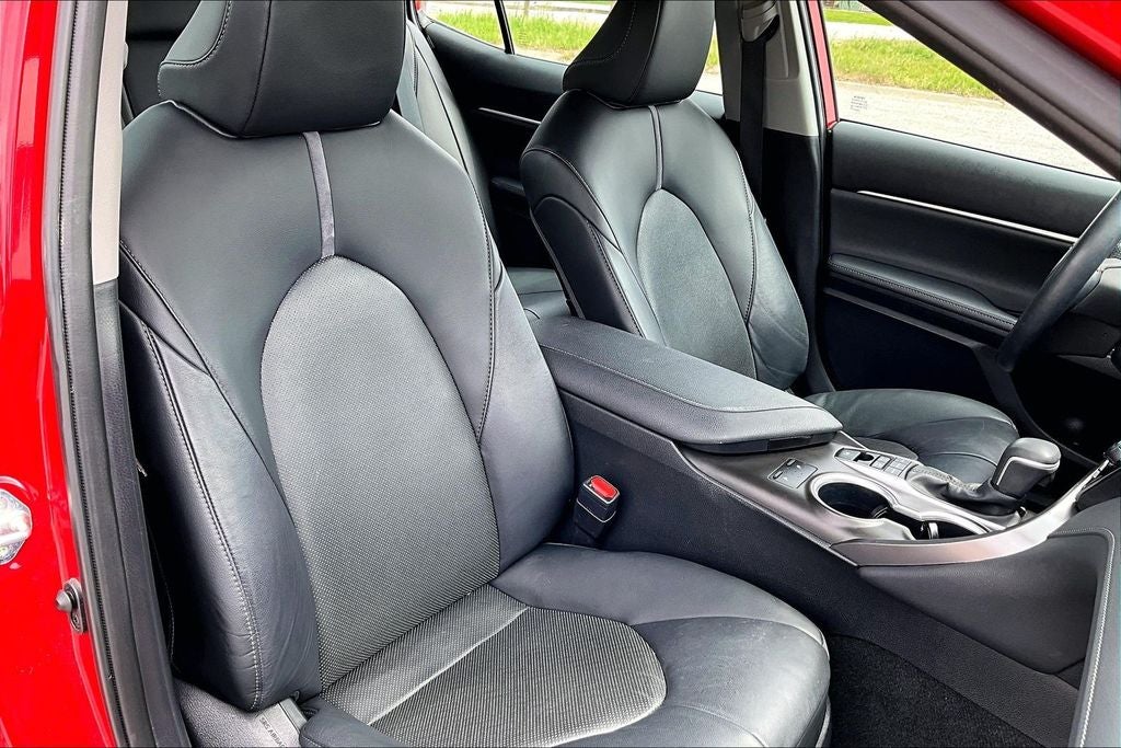 2023 Toyota Camry Hybrid XLE
