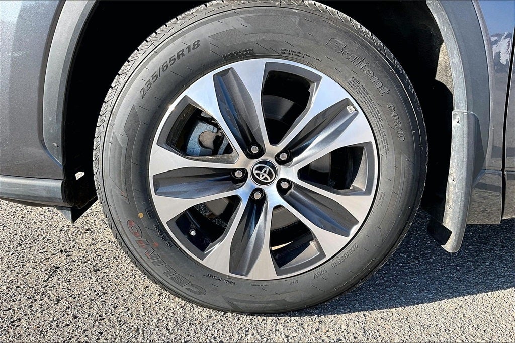 2024 Toyota Highlander XLE