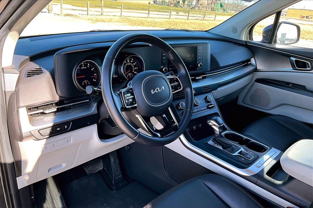 2024 Kia Carnival LX