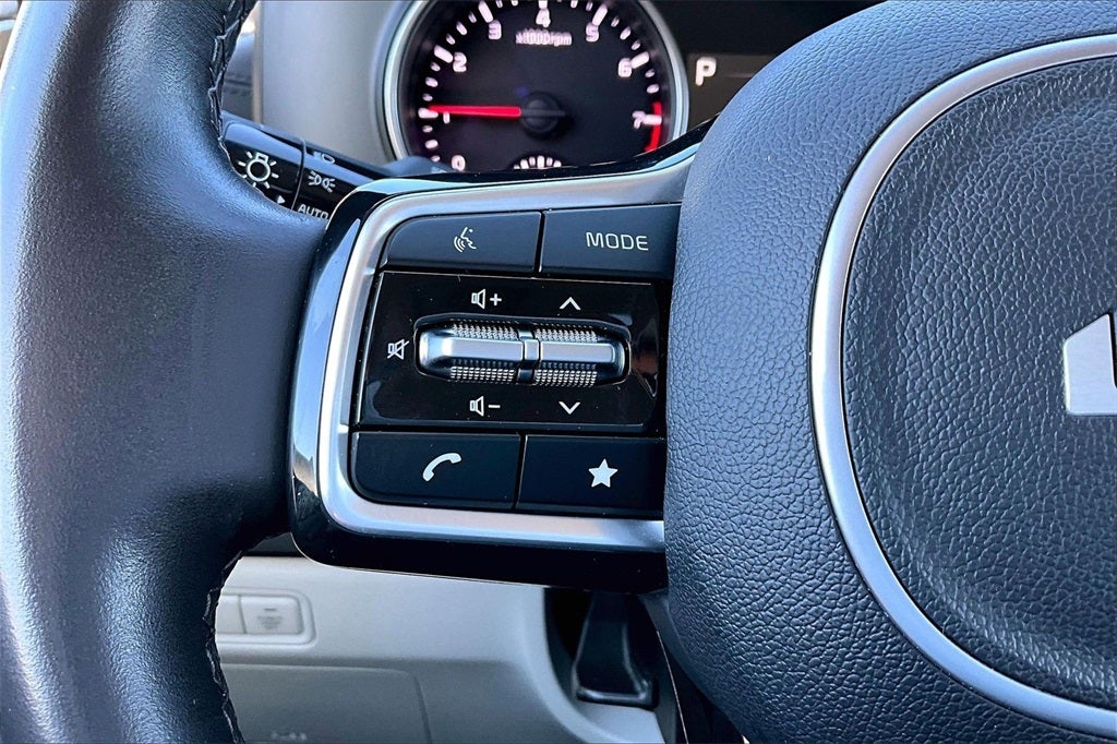 2024 Kia Carnival LX