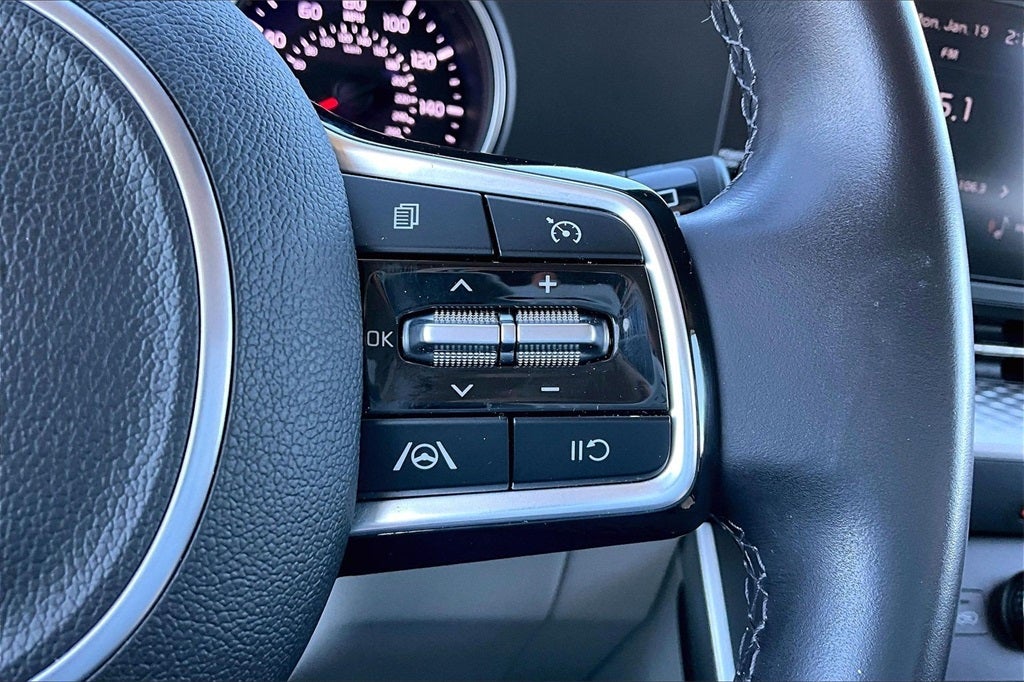 2024 Kia Carnival LX