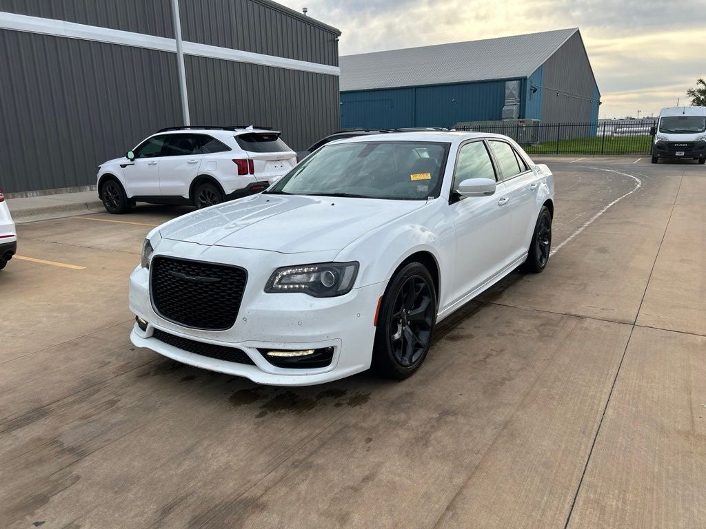 2022 Chrysler 300 Touring L's photo