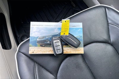 2023 Chrysler Pacifica Hybrid Limited