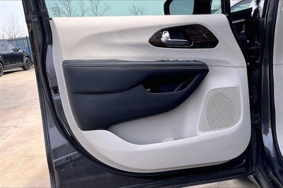 2023 Chrysler Pacifica Hybrid Limited