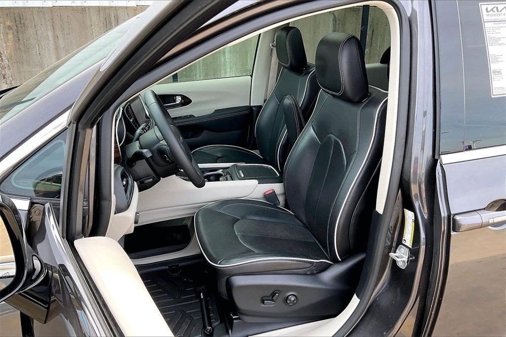 2023 Chrysler Pacifica Hybrid Limited