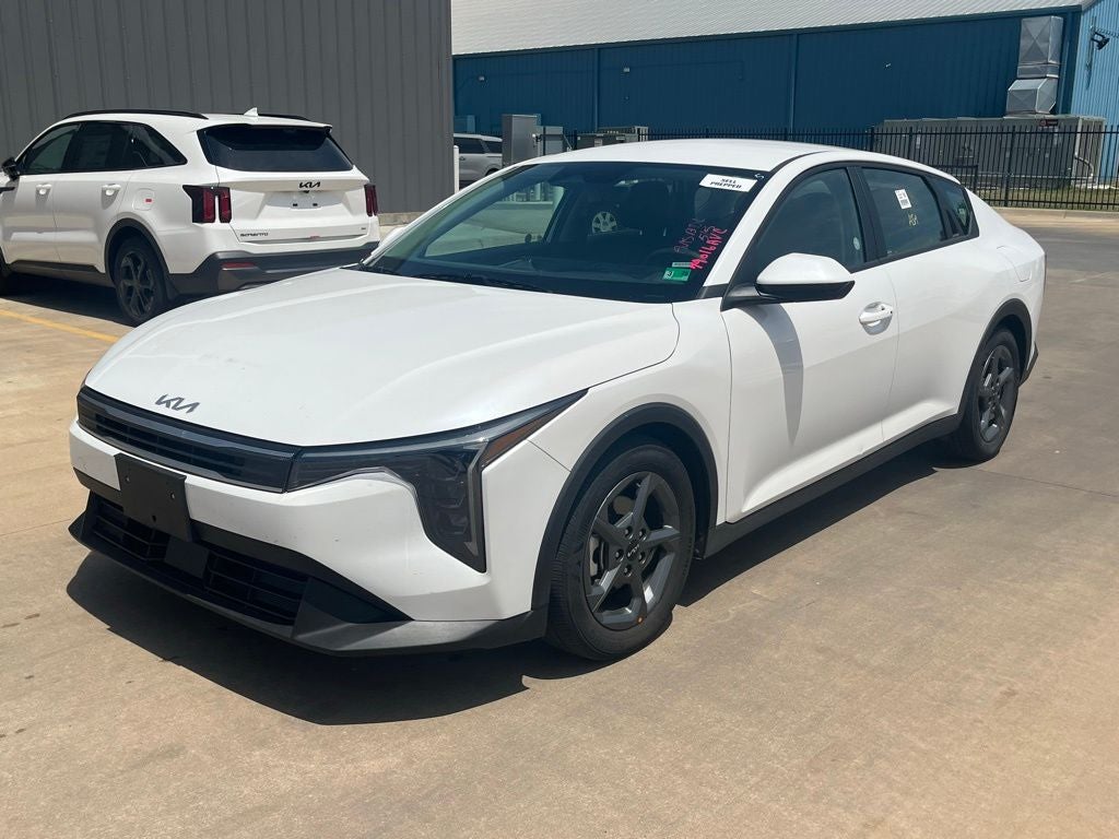 2025 Kia K4 LXS AT's photo