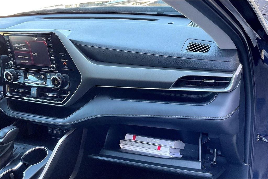 2021 Toyota Highlander LE