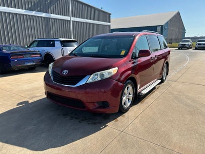 2013 Toyota Sienna LE 8 Passenger