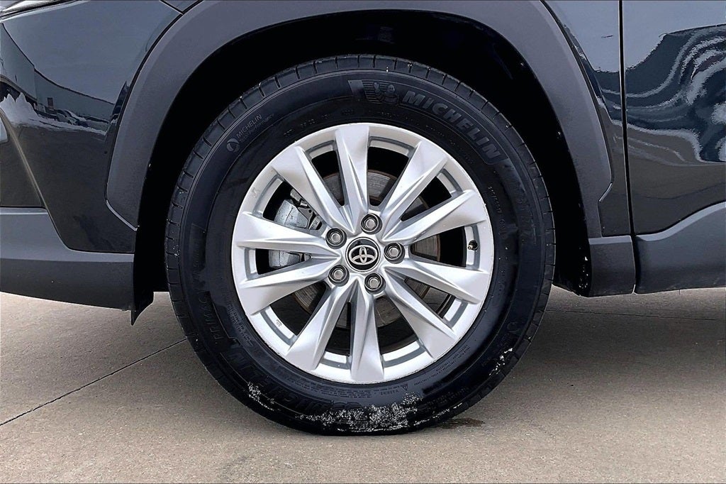 2025 Toyota Corolla Cross LE