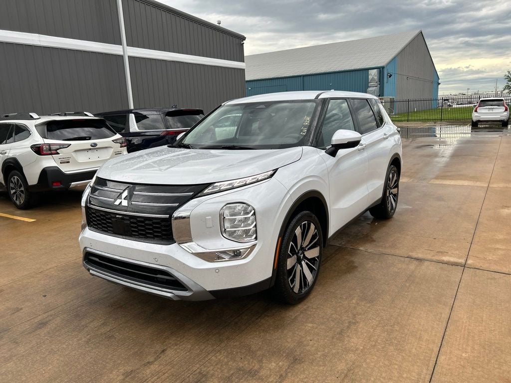 2025 Mitsubishi Outlander SE
