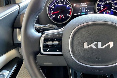 2024 Kia Carnival LX