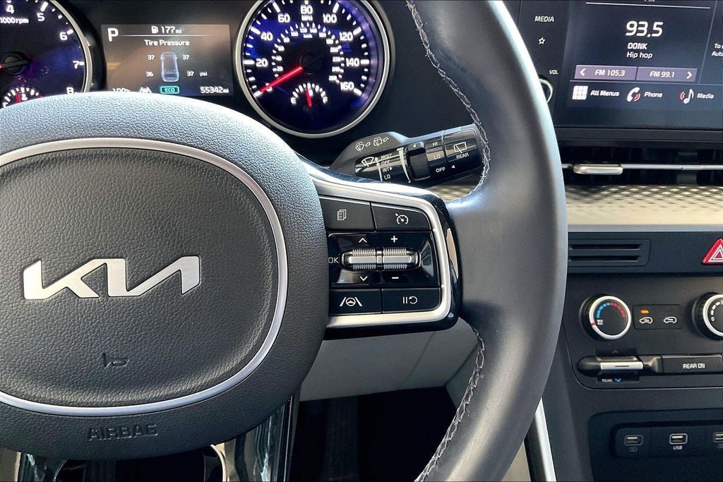 2024 Kia Carnival LX