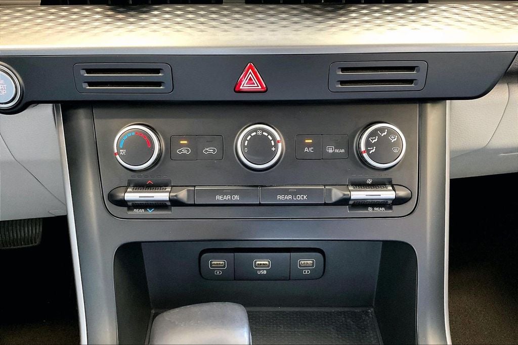 2024 Kia Carnival LX