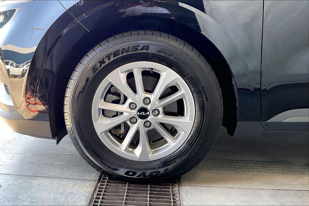 2024 Kia Carnival LX