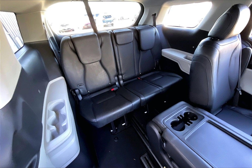 2024 Kia Carnival LX