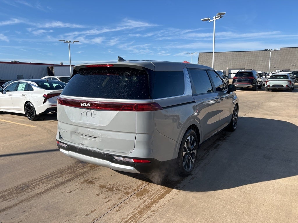 2024 Kia Carnival EX