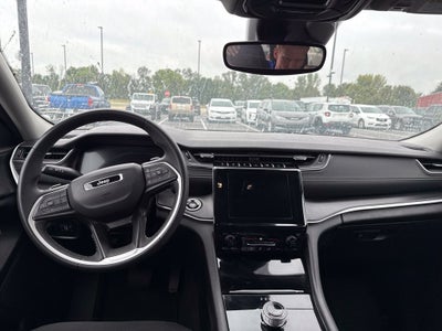 2024 Jeep Grand Cherokee Laredo 4x2