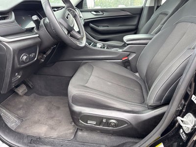 2024 Jeep Grand Cherokee Laredo 4x2