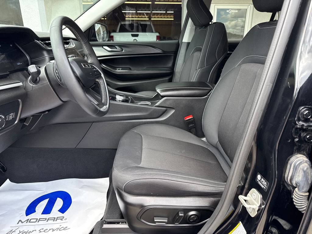 2024 Jeep Grand Cherokee Laredo