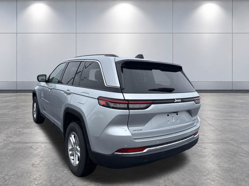 2023 Jeep Grand Cherokee Laredo 4x4