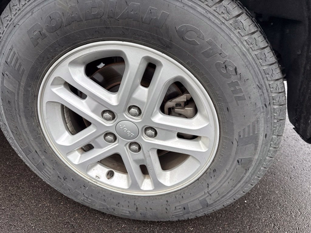 2023 Jeep Grand Cherokee Laredo 4x4