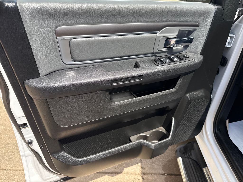 2023 RAM 1500 Classic SLT Crew Cab 4x4 5'7' Box