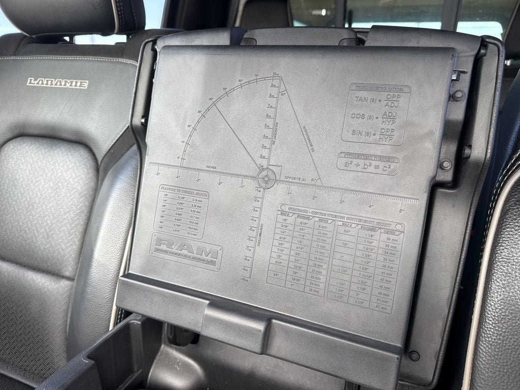 2020 RAM 1500 Laramie Crew Cab 4x4 5'7' Box