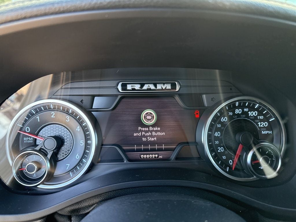 2020 RAM 1500 Laramie Crew Cab 4x4 5'7' Box