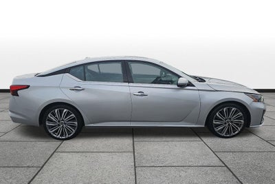 2023 Nissan Altima SL FWD