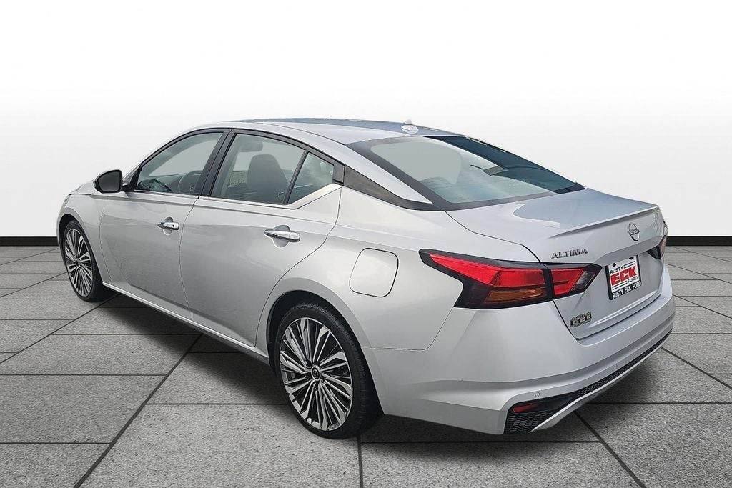 2023 Nissan Altima SL FWD