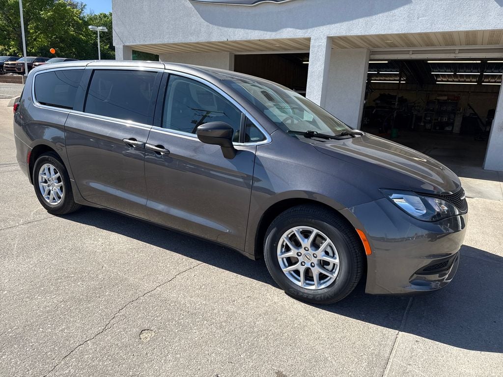 2023 Chrysler Voyager LX