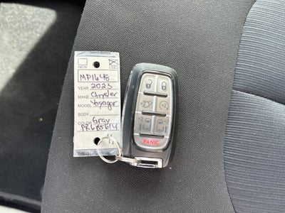 2023 Chrysler Voyager LX