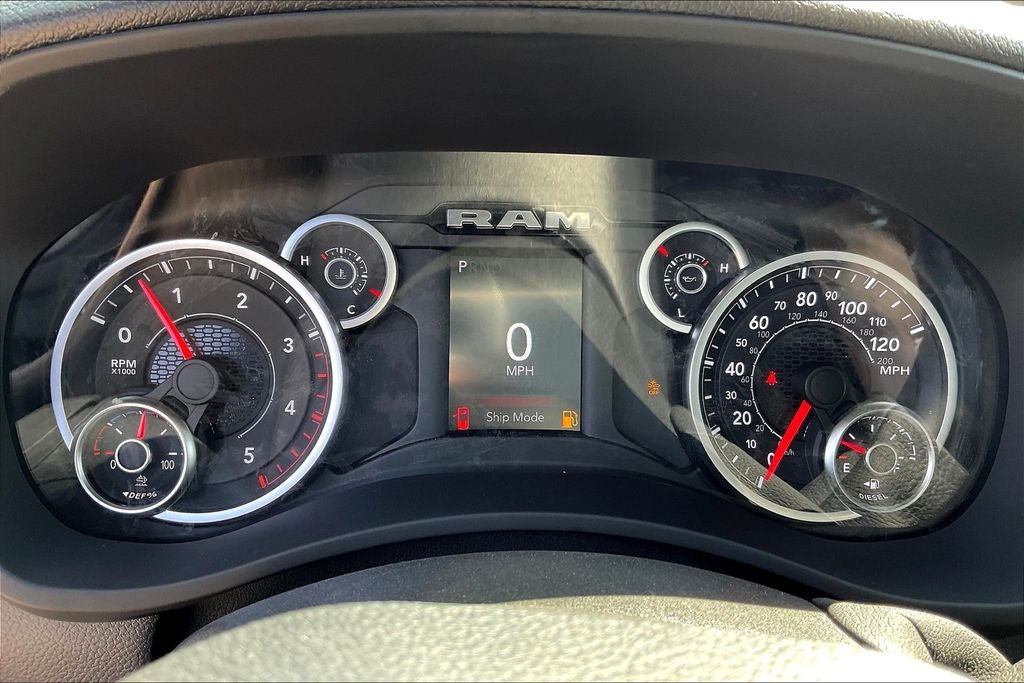 2025 RAM 2500 Tradesman Crew Cab 4x4 6'4' Box