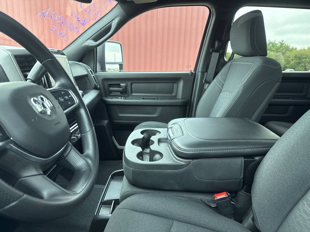 2025 RAM 2500 Tradesman Crew Cab 4x4 6'4' Box