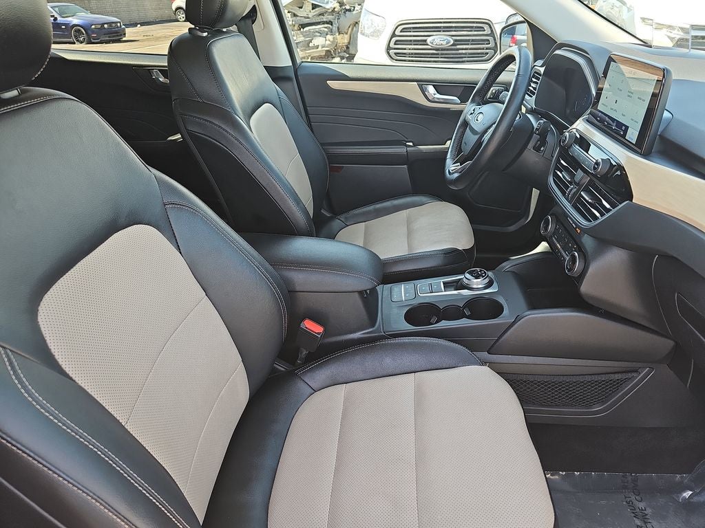 2022 Ford Escape Titanium