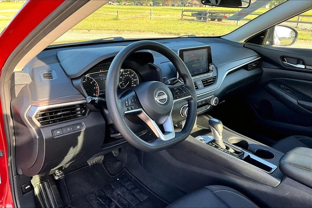 2025 Nissan Altima SV - Photo 11