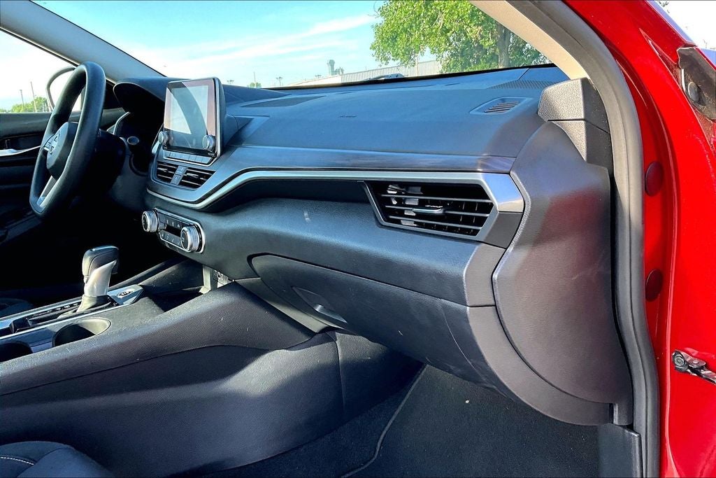 2025 Nissan Altima SV - Photo 13