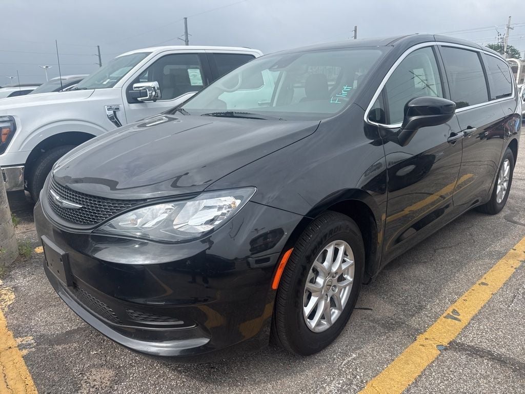 2024 Chrysler Voyager LX's photo