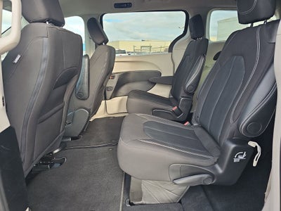 2024 Chrysler Voyager LX