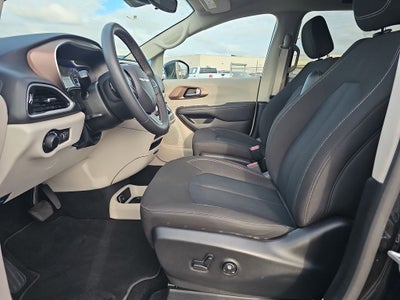 2024 Chrysler Voyager LX