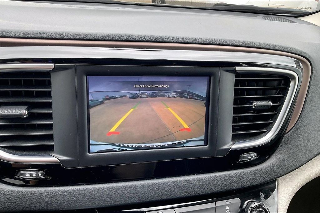 2023 Chrysler Voyager LX