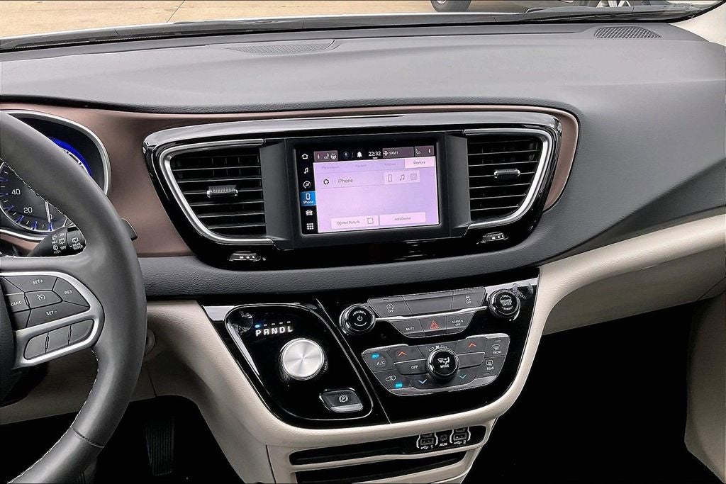 2023 Chrysler Voyager LX