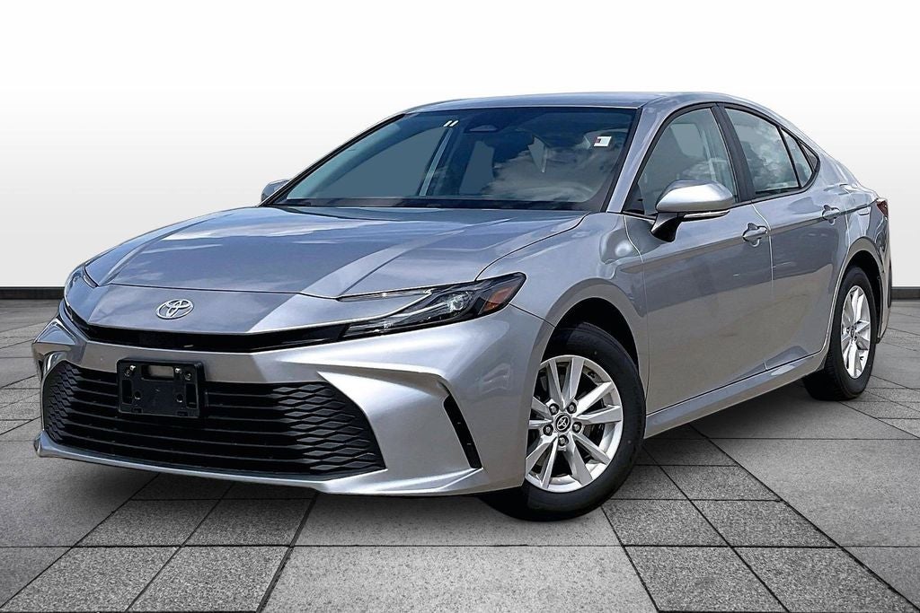 2025 Toyota Camry LE Hybrid's photo