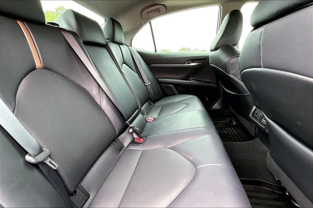 2020 Toyota Camry Hybrid XLE