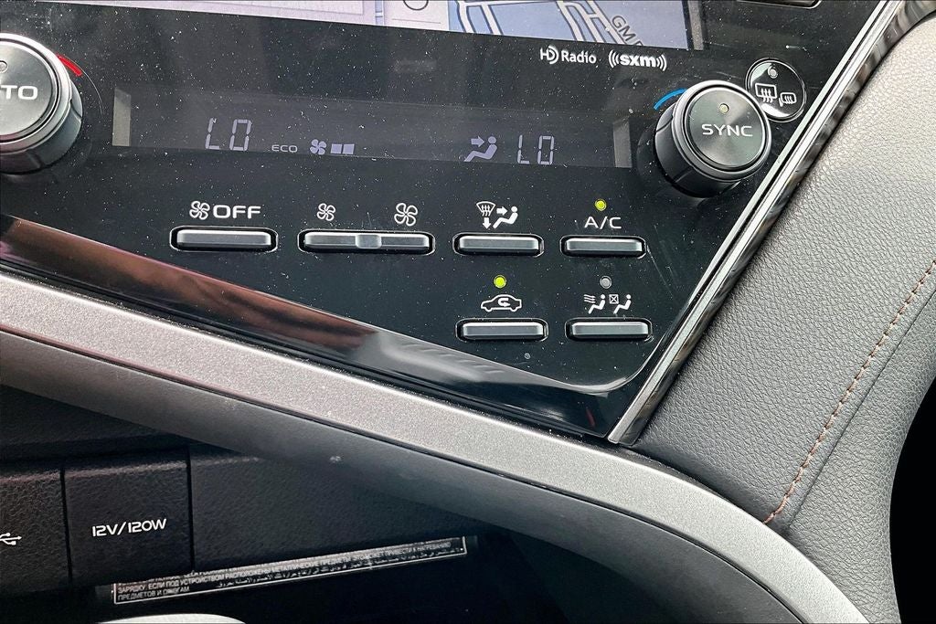 2020 Toyota Camry Hybrid XLE