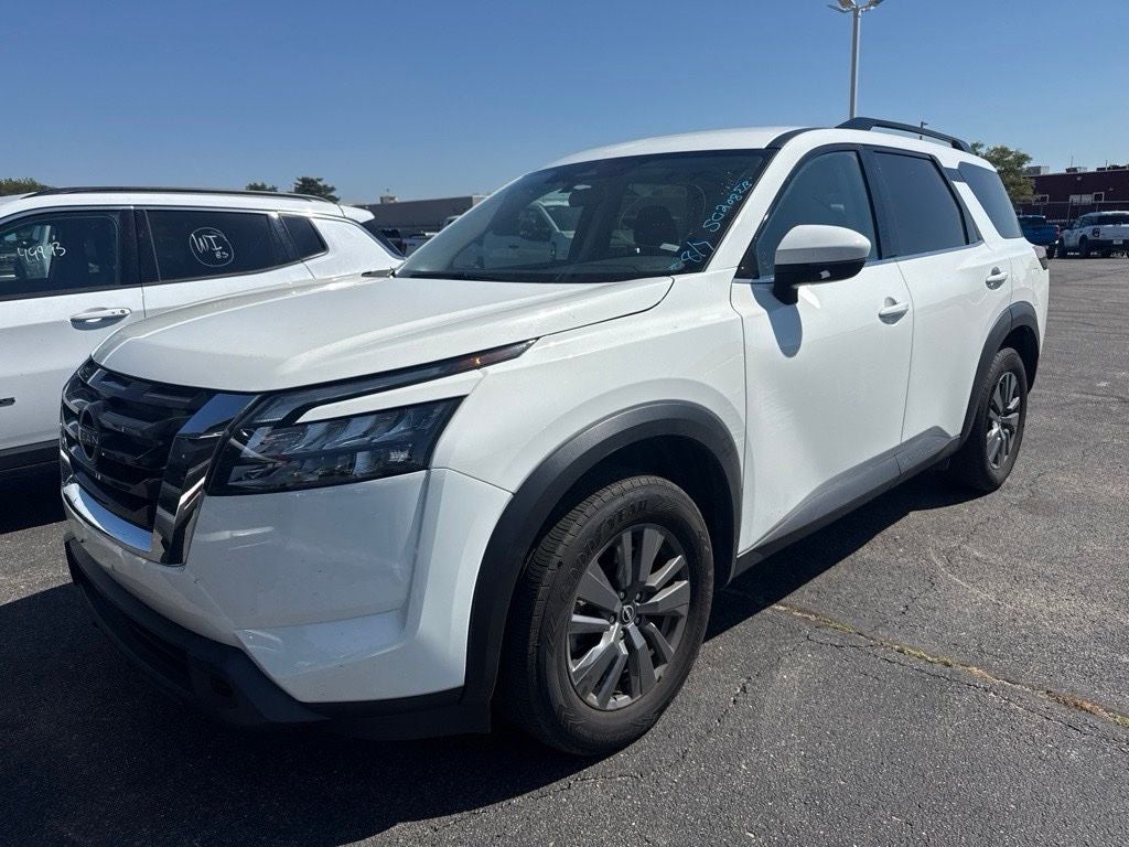 2025 Nissan Pathfinder SV
