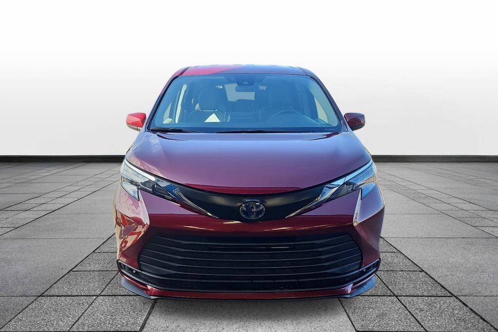 2024 Toyota Sienna LE 8 Passenger