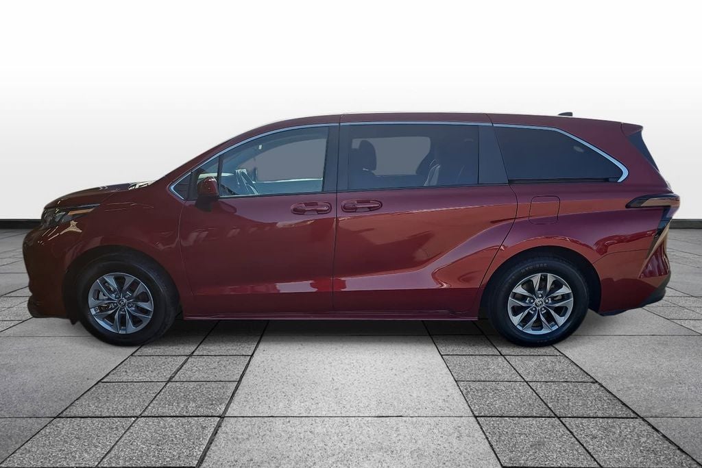 2024 Toyota Sienna LE 8 Passenger