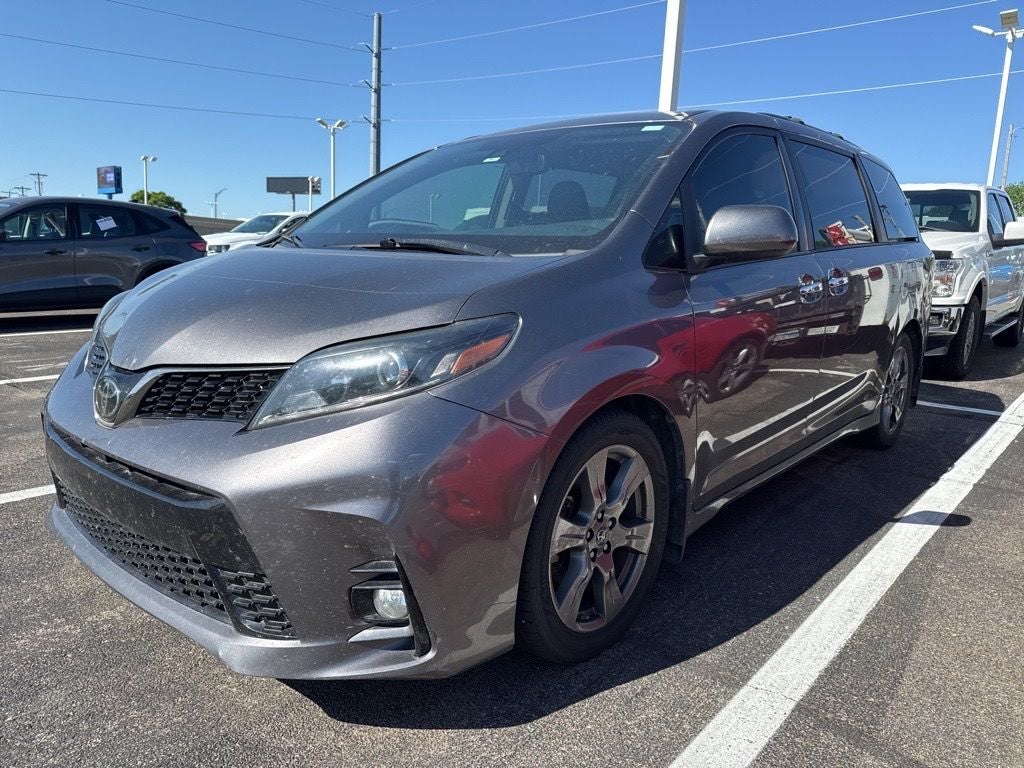 2018 Toyota Sienna SE 8 Passenger