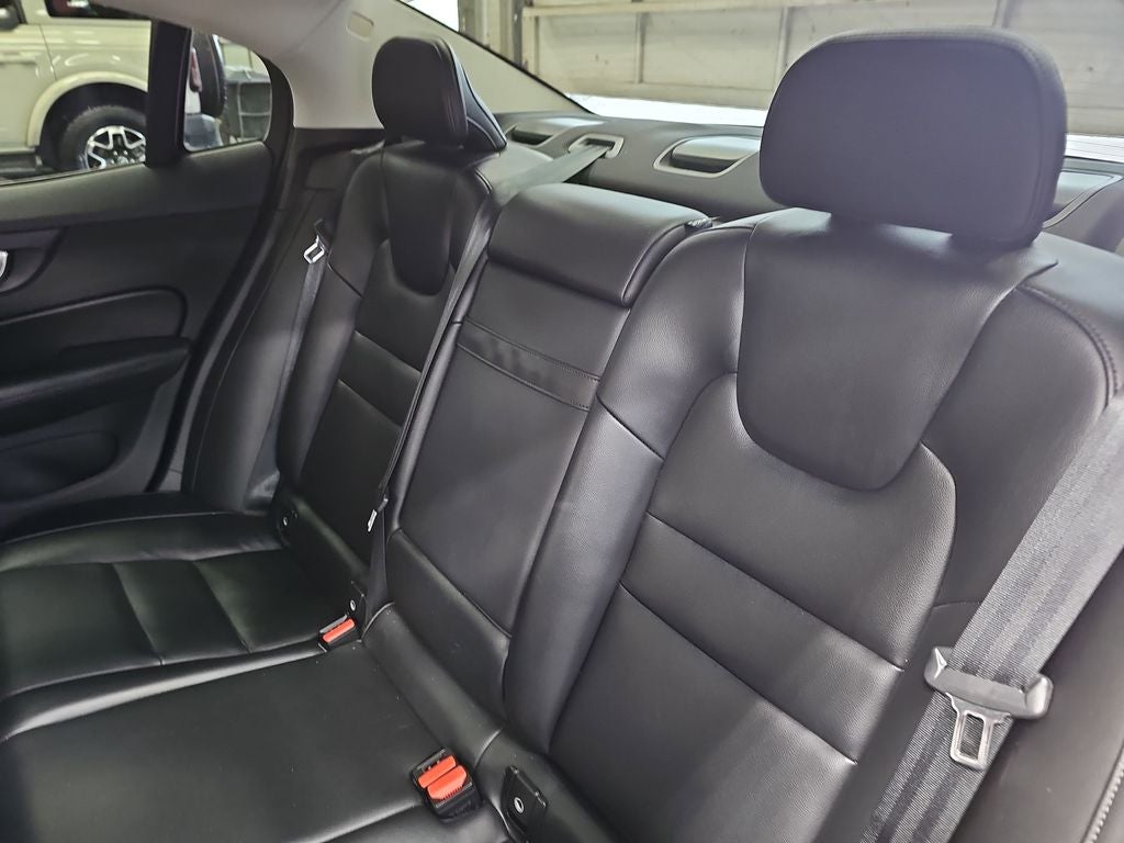 2021 Volvo S60 T6 Momentum